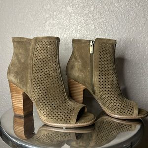 Lucky Brand Lakyn booties size 9